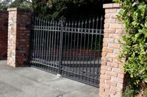 automated electric gates installer